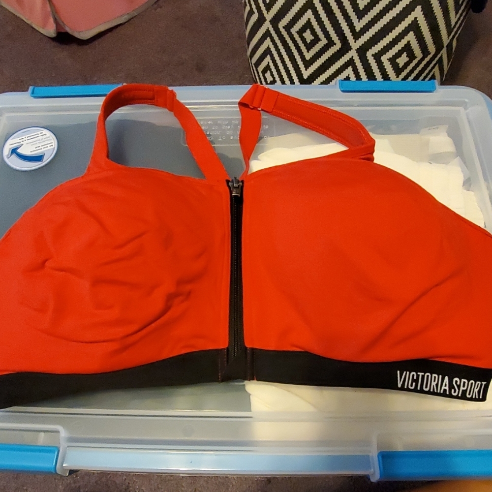 Victoria Secret 40dd sports bra, clip & zip